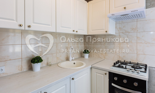 2-к квартира на ул. Ольштынской, Московский район